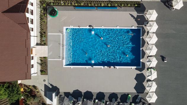 Вид зверху басейн